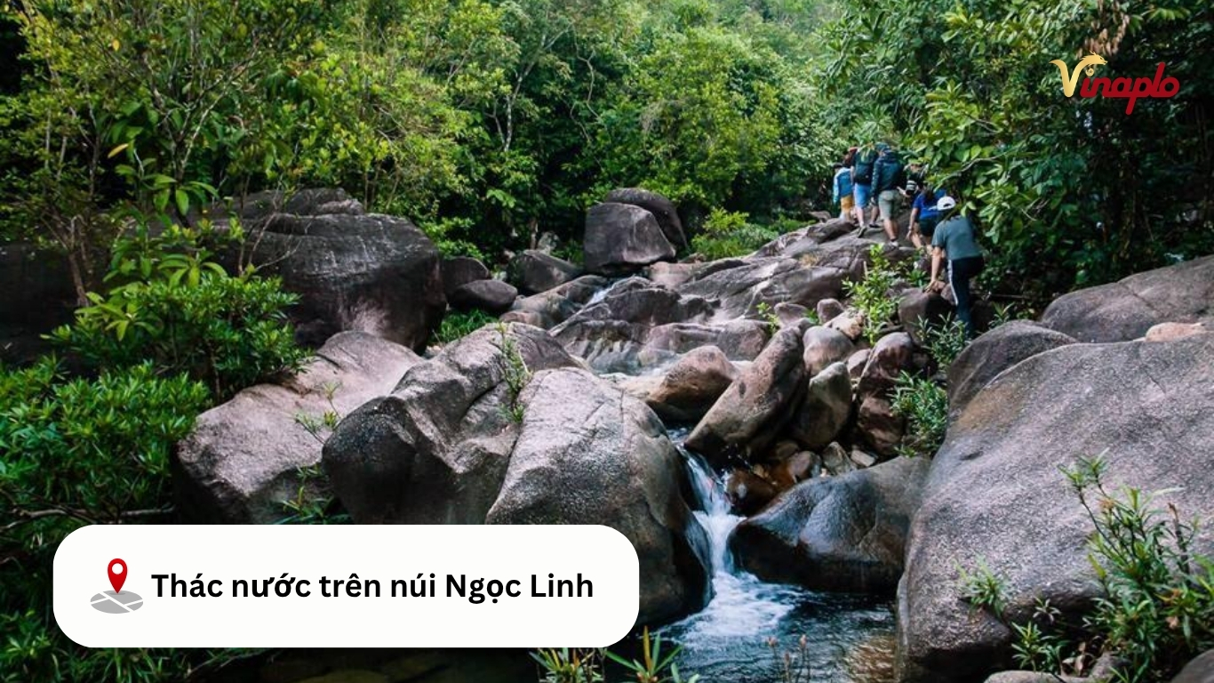 Thác nước trên núi